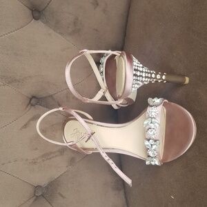 Jewel badgley mischka